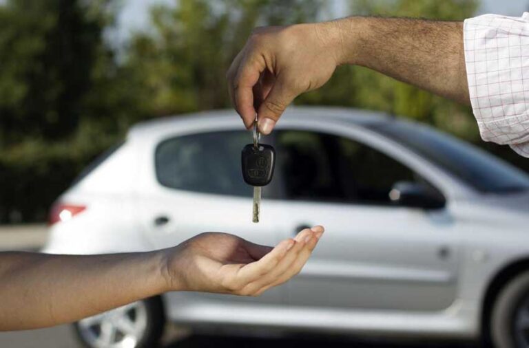 ¿Cuál es la diferencia entre un arrendamiento y un crédito automotriz?