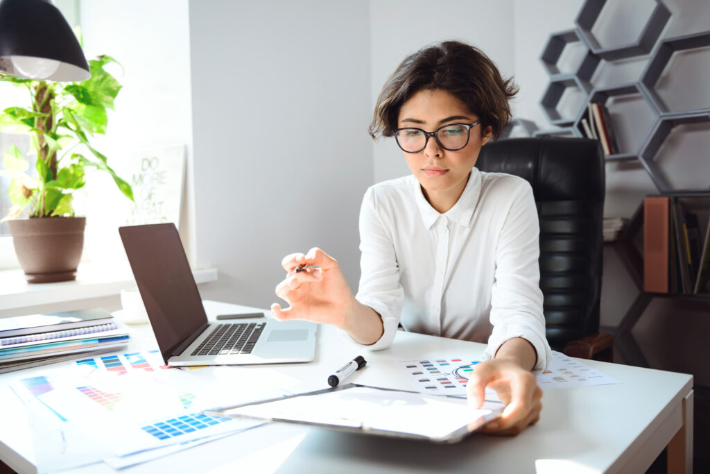 Empoderamiento Financiero Femenino: Rompiendo Barreras en el Día Internacional de la Mujer con SI VA